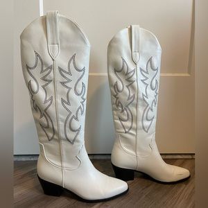 Billini Urson Boots! Only worn once!